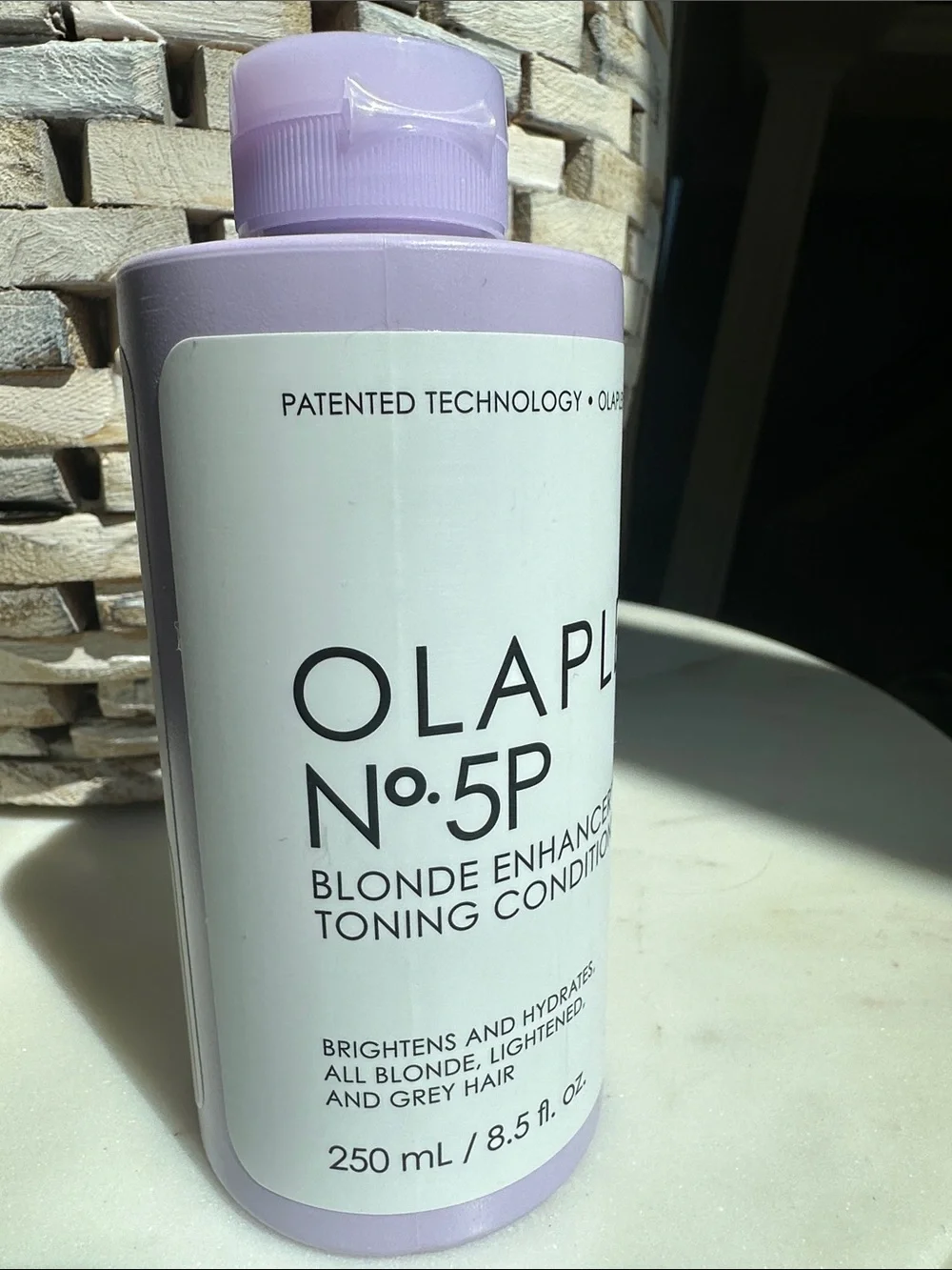OLAPLEX No.5P Blonde Enhancer Toning Conditioner - Lavender and White
